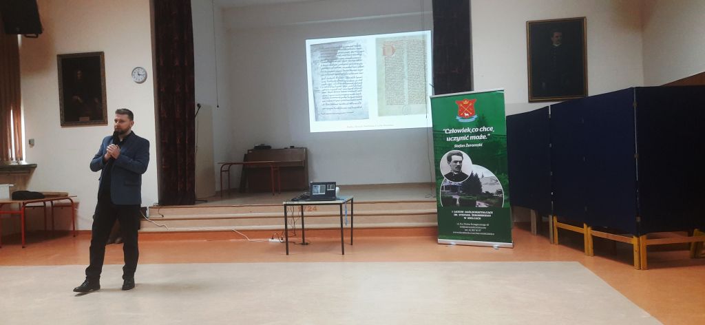 Nasi pracownicy dla szkół w Kielcach i regionie Warsztaty historyczne dra Wojciecha Zarosy w LO im. S. Żeromskiego w Kielcach