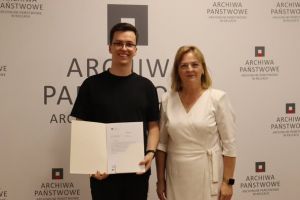 Student Instytutu Historii UJK Darczyńcą Archiwum Państwowego w Kielcach