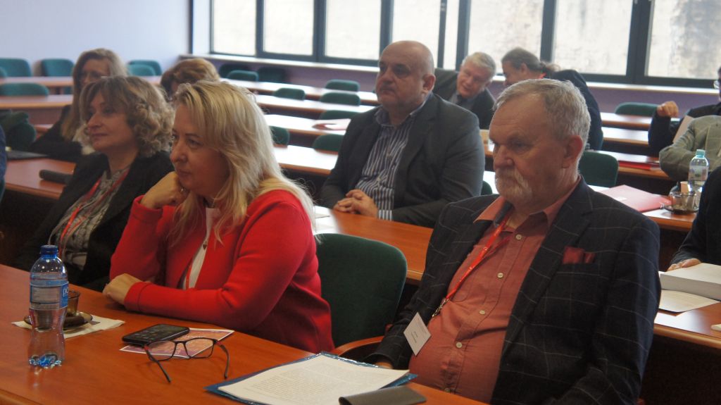 W dniach 13-14 listopada 2025 r. w Instytucie Historii Uniwersytetu Łódzkiego odbyła się IV Ogólnopolska Konferencja Naukowa „Władza i polityka w czasach nowożytnych. Animatorzy sceny politycznej”. W konferencji organizowanej przez zaprzyjaźnionych z naszym instytutem nowożytników łódzkich uczestniczyli z referatami pracownicy Instytutu Historii UJK: dr hab. Anna Jabłońska, prof. UJK, dr hab. Szymon Kazusek, prof. UJK i dr hab. Jacek Pielas, prof. UJK.